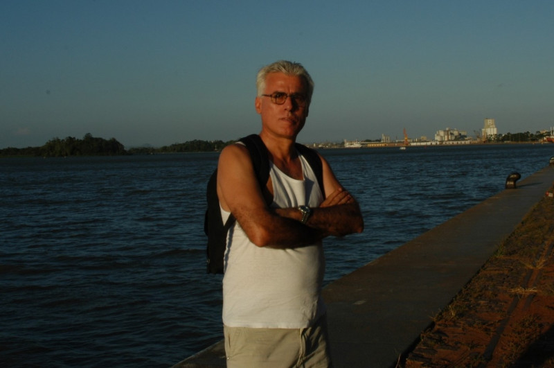 Alfonso Abraham tinha um caf&eacute; com a esposa no pr&eacute;dio da ARI