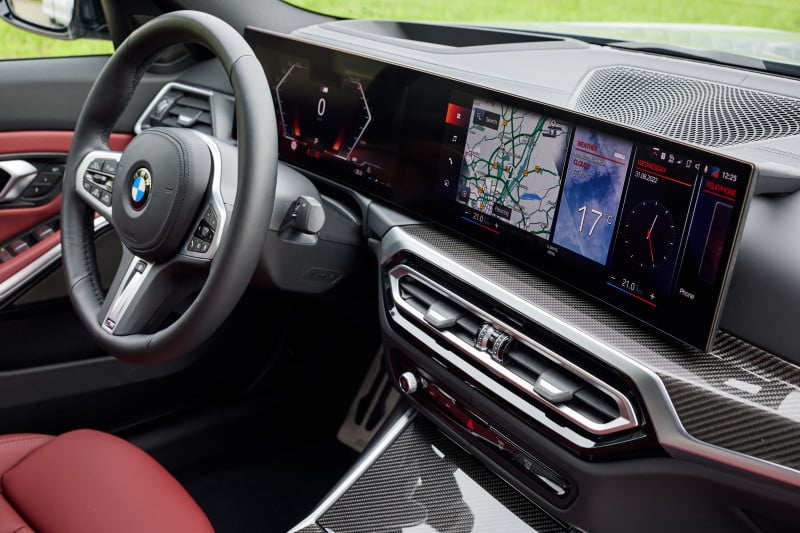 {'nm_midia_inter_thumb1':'https://www.jornaldocomercio.com/_midias/jpg/2022/10/12/206x137/1_bmw_serie_3_live_cockpit_professional-9796572.jpg', 'id_midia_tipo':'2', 'id_tetag_galer':'', 'id_midia':'63472f47d9de2', 'cd_midia':9796572, 'ds_midia_link': 'https://www.jornaldocomercio.com/_midias/jpg/2022/10/12/bmw_serie_3_live_cockpit_professional-9796572.jpg', 'ds_midia': '    ', 'ds_midia_credi': 'BMW GROUP/DIVULGA&Ccedil;&Atilde;O/JC', 'ds_midia_titlo': '    ', 'cd_tetag': '1', 'cd_midia_w': '800', 'cd_midia_h': '533', 'align': 'Left'}