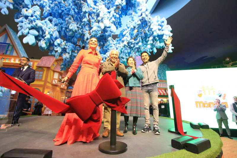 {'nm_midia_inter_thumb1':'https://www.jornaldocomercio.com/_midias/jpg/2022/10/12/206x137/1_lp_111022___vila_da_monica__32_-9796222.jpg', 'id_midia_tipo':'2', 'id_tetag_galer':'', 'id_midia':'634725d554787', 'cd_midia':9796222, 'ds_midia_link': 'https://www.jornaldocomercio.com/_midias/jpg/2022/10/12/lp_111022___vila_da_monica__32_-9796222.jpg', 'ds_midia': 'Visita ao parque Vila da M&ocirc;nica em Gramado  ', 'ds_midia_credi': 'LUIZA PRADO/JC', 'ds_midia_titlo': 'Visita ao parque Vila da M&ocirc;nica em Gramado  ', 'cd_tetag': '1', 'cd_midia_w': '800', 'cd_midia_h': '533', 'align': 'Left'}