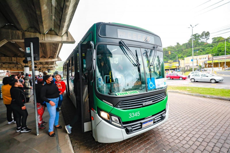 A prefeitura diz que são 3 mil viagens implementadas desde o começo do Mais Transporte