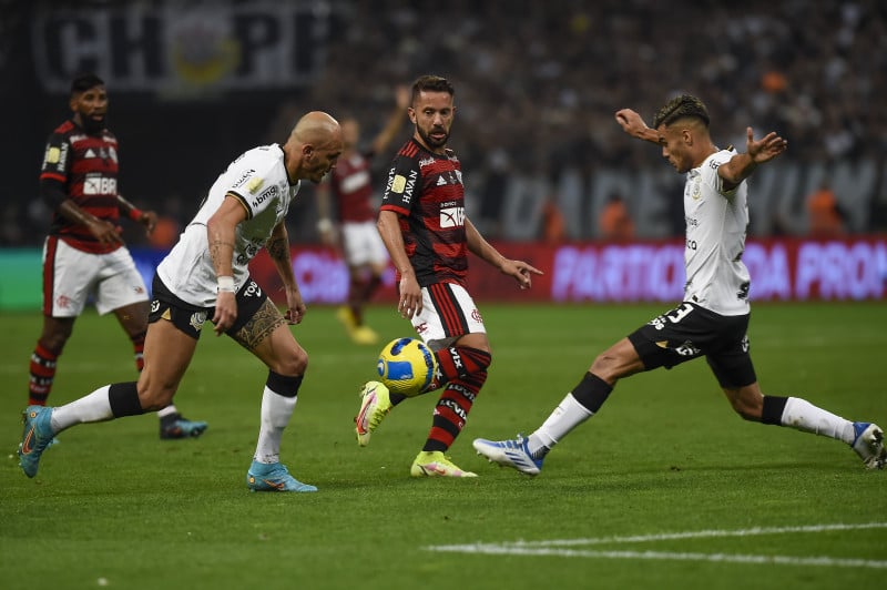 Flamengo e Corinthians s&atilde;o protegidos por uma cl&aacute;usula de estabilidade, mantendo os ganhos nos primeiros cincos anos