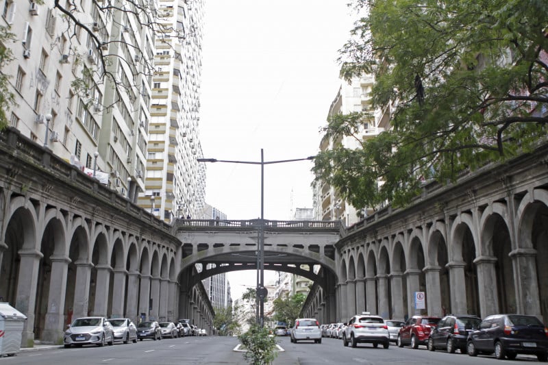 Projetado como uma obra de arte para a cidade, o Viaduto Ot&aacute;vio Rocha &eacute; tombado como patrim&ocirc;nio do munic&iacute;pio