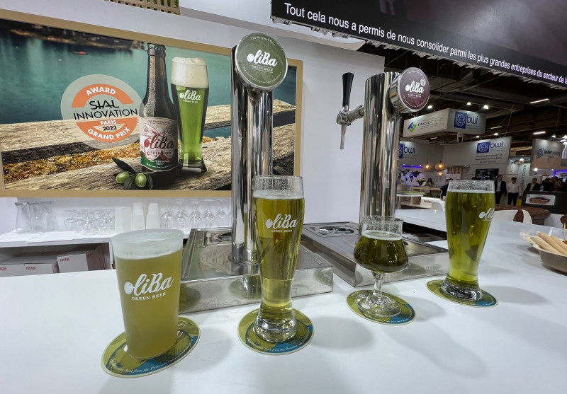 A Oliba vem em versões mais leve e mais forte, com tom na cor verde da matéria-prima