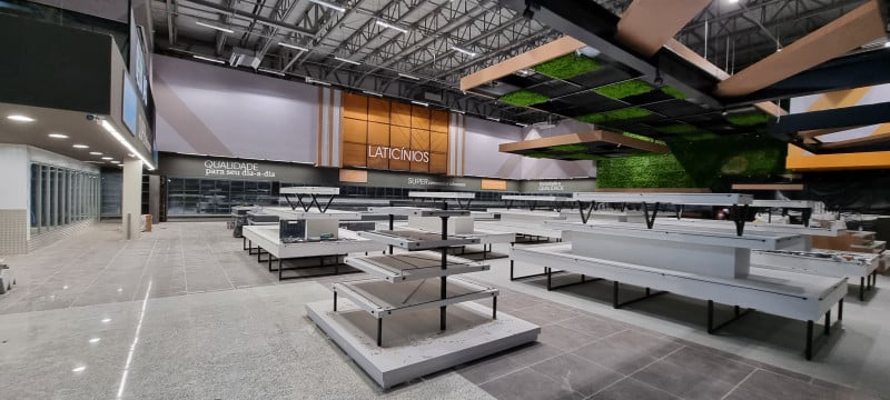 {'nm_midia_inter_thumb1':'https://www.jornaldocomercio.com/_midias/jpg/2022/10/21/206x137/1_20221011_113718-9809364.jpg', 'id_midia_tipo':'2', 'id_tetag_galer':'', 'id_midia':'6352f0981e199', 'cd_midia':9809364, 'ds_midia_link': 'https://www.jornaldocomercio.com/_midias/jpg/2022/10/21/20221011_113718-9809364.jpg', 'ds_midia': 'Ambiente interno do supermercado com atacado tem visual moderno e diferenciado', 'ds_midia_credi': 'PATRÍCIA COMUNELLO/ESPECIAL/JC', 'ds_midia_titlo': 'Ambiente interno do supermercado com atacado tem visual moderno e diferenciado', 'cd_tetag': '1', 'cd_midia_w': '800', 'cd_midia_h': '360', 'align': 'Left'}