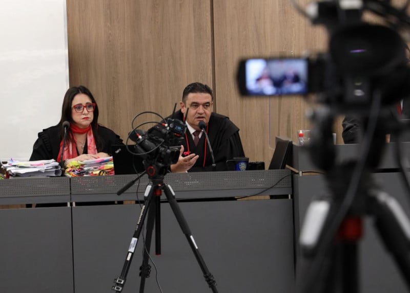 Promotores de Justiça Lúcia Helena Callegari e Eugênio Paes Amorim, do Ministério Público do Rio Grande do Sul (MPRS) no julgamento do caso Eliseu Santos