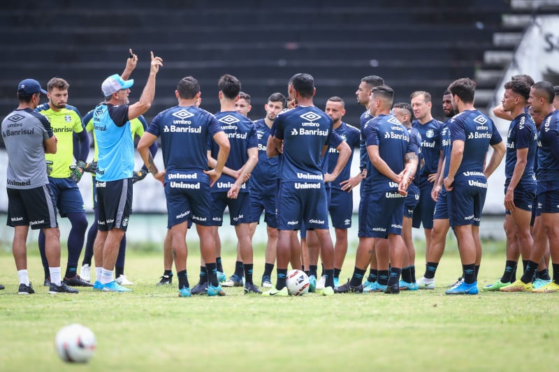 T&eacute;cnico Renato Portaluppi fez treino com port&otilde;es fechados no Est&aacute;dio do Arruda, em Recife