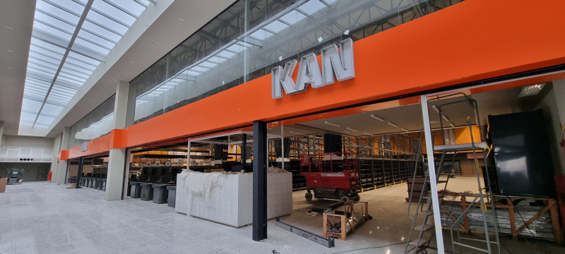 {'nm_midia_inter_thumb1':'https://www.jornaldocomercio.com/_midias/jpg/2022/10/23/206x137/1_minuto_varejo_center_kan_super_atacado-9810328.jpg', 'id_midia_tipo':'2', 'id_tetag_galer':'', 'id_midia':'635566fb1c8a7', 'cd_midia':9810328, 'ds_midia_link': 'https://www.jornaldocomercio.com/_midias/jpg/2022/10/23/minuto_varejo_center_kan_super_atacado-9810328.jpg', 'ds_midia': 'Minuto Varejo - center kan - finais de obras - Marcos - Souza - dono - rede super kan ', 'ds_midia_credi': 'PATRÍCIA COMUNELLO/ESPECIAL/JC', 'ds_midia_titlo': 'Minuto Varejo - center kan - finais de obras - Marcos - Souza - dono - rede super kan ', 'cd_tetag': '1', 'cd_midia_w': '800', 'cd_midia_h': '360', 'align': 'Left'}