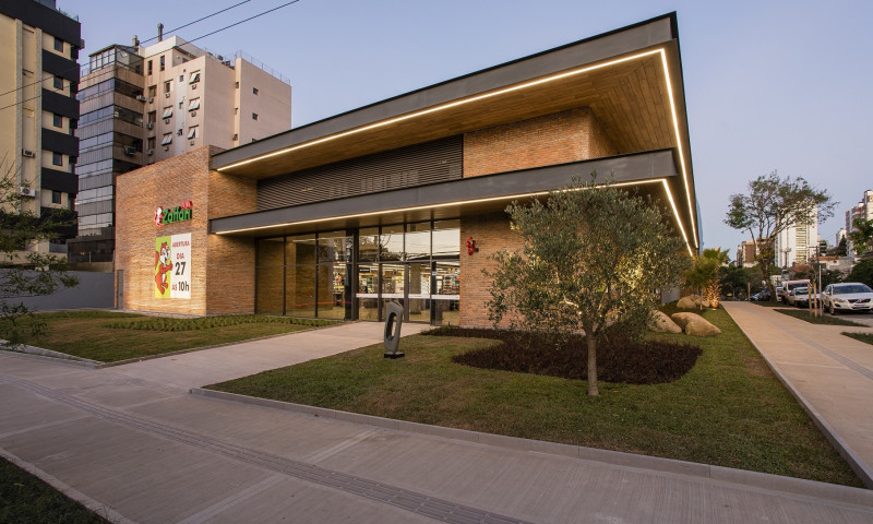 {'nm_midia_inter_thumb1':'https://www.jornaldocomercio.com/_midias/jpg/2022/10/26/206x137/1_minuto_varejo_novo_zaffari_lucas_de_oliveira_jornal_do_comercio-9814150.jpg', 'id_midia_tipo':'2', 'id_tetag_galer':'', 'id_midia':'6359384dca5ea', 'cd_midia':9814150, 'ds_midia_link': 'https://www.jornaldocomercio.com/_midias/jpg/2022/10/26/minuto_varejo_novo_zaffari_lucas_de_oliveira_jornal_do_comercio-9814150.jpg', 'ds_midia': 'Minuto Varejo - Companhia Zaffari - supermercado - avenida Lucas de Oliveira, 740 - bairro Mont<aspa>Serrat  - autosserviço - comércio - alimentos - super de vizinhança - consumo - consumidores', 'ds_midia_credi': 'RENAN CONSTANTIN/DIVULGAÇÃO/JC', 'ds_midia_titlo': 'Minuto Varejo - Companhia Zaffari - supermercado - avenida Lucas de Oliveira, 740 - bairro Mont<aspa>Serrat  - autosserviço - comércio - alimentos - super de vizinhança - consumo - consumidores', 'cd_tetag': '1', 'cd_midia_w': '800', 'cd_midia_h': '480', 'align': 'Left'}