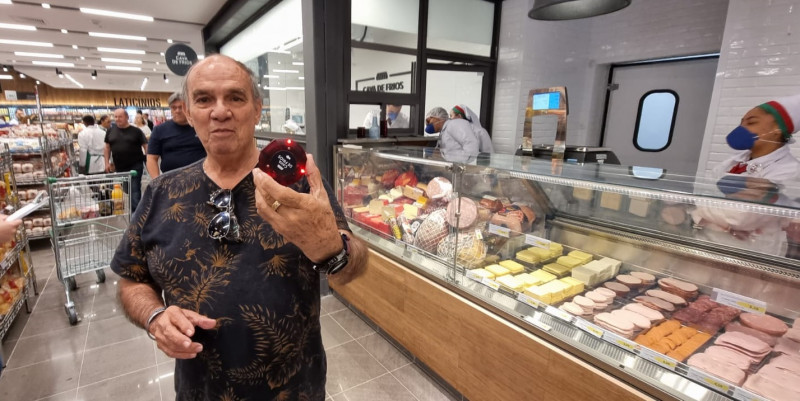 Sanchez aprovou o dispositivo que avisa quando o pedido de fatiamento de frios está pronto