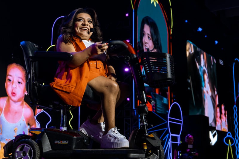 A Pequena Lo &eacute; formada em Psicologia, mas trabalha produzindo conte&uacute;dos para a internet, com foco na com&eacute;dia Foto: RD Summit/Divulga&ccedil;&atilde;o/JC