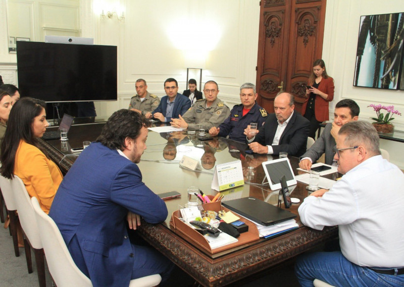 Governador reuniu secretários para avaliar a situação e tomar medidas