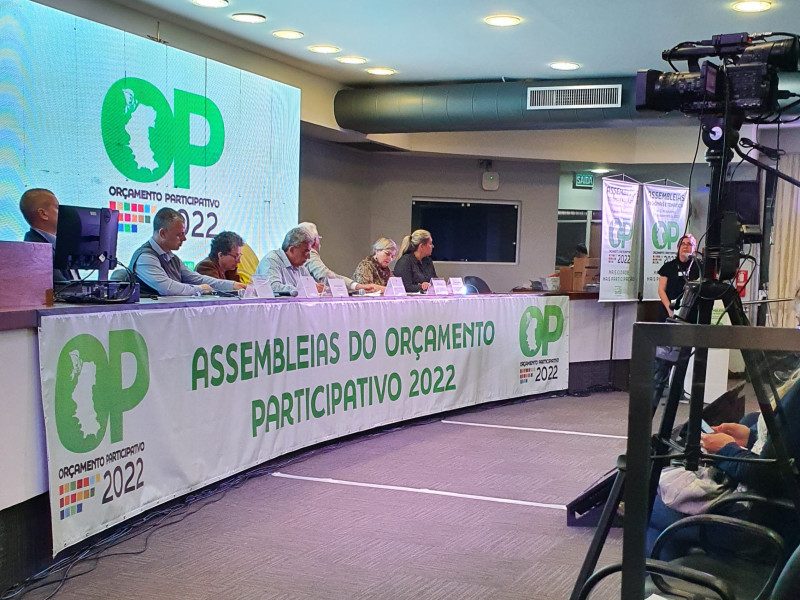 Retomada das assembleias contou com a presença do prefeito Sebastião Melo (C)