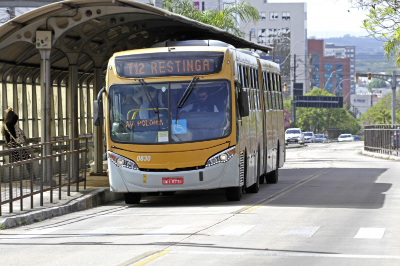 O T12 é uma das linhas que chegam ao Campus Restinga