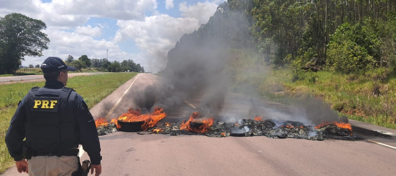 Foram desfeitas 601 manifestações em rodovias federais em todo o País, com 1.992 autuações