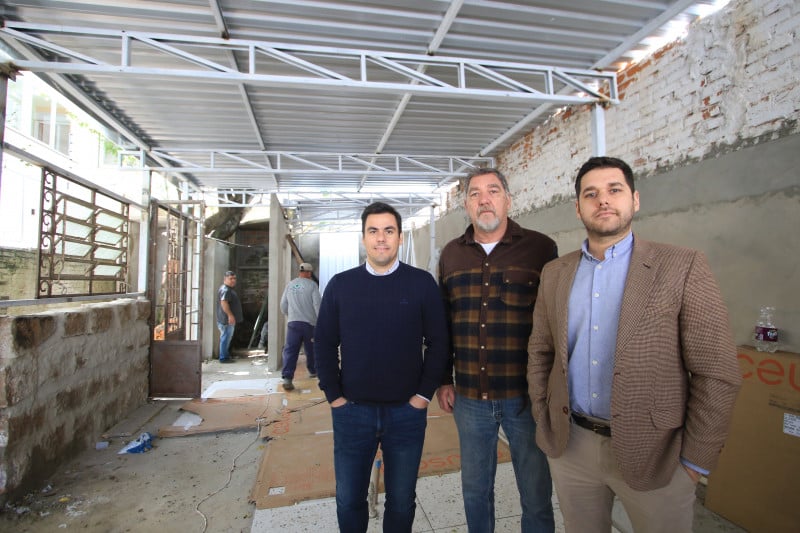 Ant&ocirc;nio Costa Gama, Mauro Fermann e Matheus Rachewsky Fermann est&atilde;o tocando o neg&oacute;cio Foto: LUIZA PRADO/JC