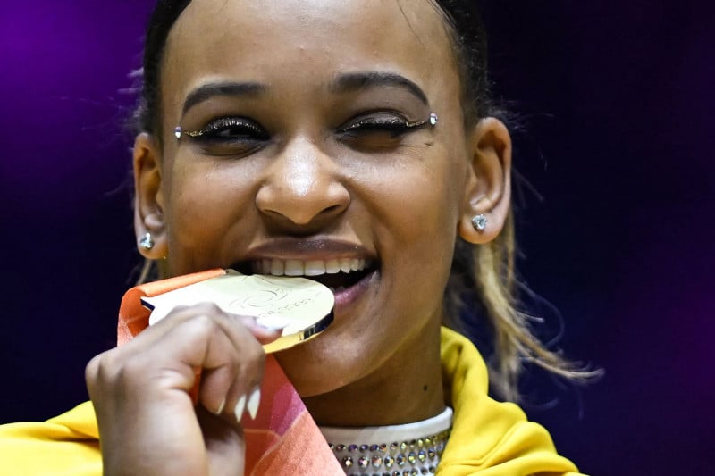 Rebeca Andrade é a primeira atleta do País a conquistar a medalha de ouro nessa disputa
