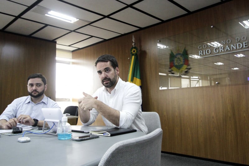 Eduardo Leite (d) e Gabriel Souza (e) devem retornar ao Rio Grande do Sul no dia 28 de novembro