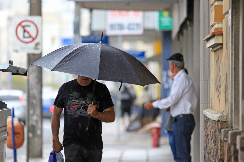 Em Porto Alegre, pode ter chuva ainda na madrugada e no começo da manhã desta segunda