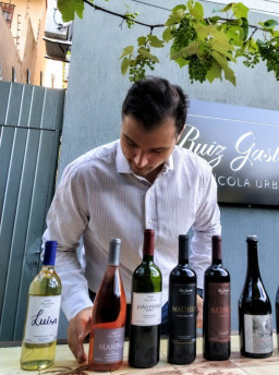 Ruiz Gastaldo, a primeira vinícola urbana clássica da capital gaúcha, localizada em uma rua tranquila do bairro Chácara das Pedras