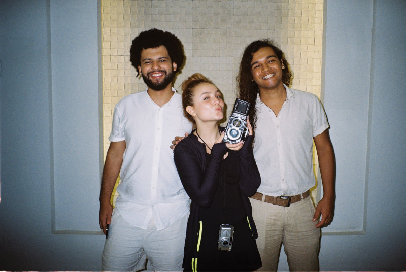 A dupla j&aacute; vendeu itens para personalidades como Larissa Manoela e Ma&iacute;sa Foto: BIXA ANAL&Oacute;GICA/DIVULGA&Ccedil;&Atilde;O/JC