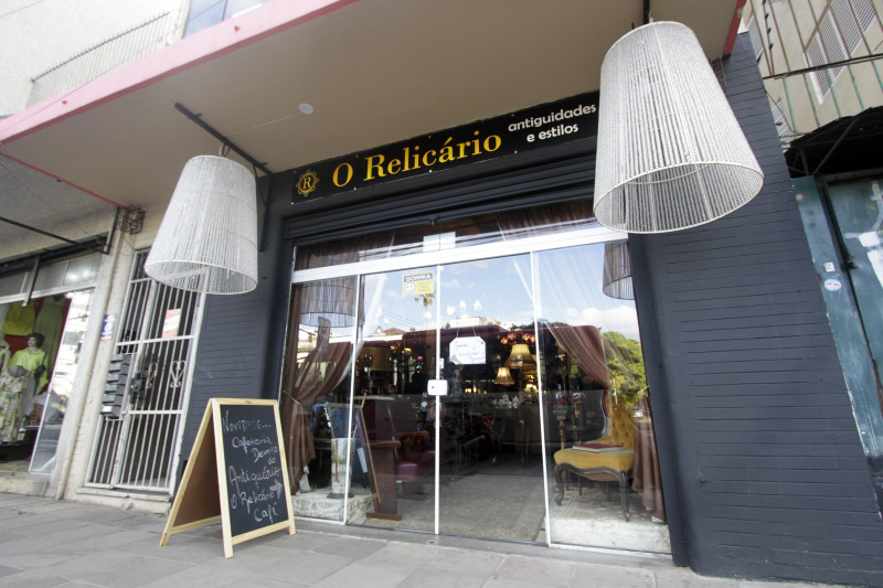 O Relicário fica na avenida João Pessoa, n° 1003, em Porto Alegre, e opera como  antiquário e cafeteria Foto: ISABELLE RIEGER/JC