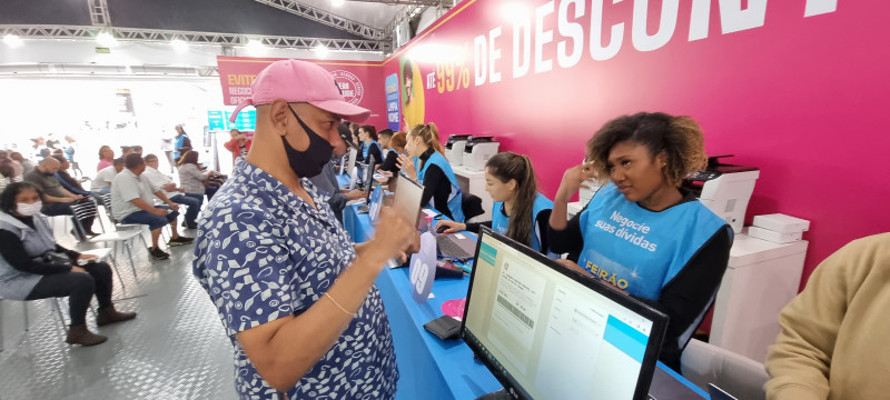 {'nm_midia_inter_thumb1':'https://www.jornaldocomercio.com/_midias/jpg/2022/11/09/206x137/1_minuto_varejo_tendao_negociacao_dividas_libras_jornal_do_comercio-9833754.jpg', 'id_midia_tipo':'2', 'id_tetag_galer':'', 'id_midia':'636c100d2eaf2', 'cd_midia':9833754, 'ds_midia_link': 'https://www.jornaldocomercio.com/_midias/jpg/2022/11/09/minuto_varejo_tendao_negociacao_dividas_libras_jornal_do_comercio-9833754.jpg', 'ds_midia': 'Messias é surdo e fez o acerto com apoio da negociadora que usou a língua de sinais', 'ds_midia_credi': 'PATRICIA COMUNELLO/ESPECIAL/JC', 'ds_midia_titlo': 'Messias é surdo e fez o acerto com apoio da negociadora que usou a língua de sinais', 'cd_tetag': '1', 'cd_midia_w': '800', 'cd_midia_h': '360', 'align': 'Left'}