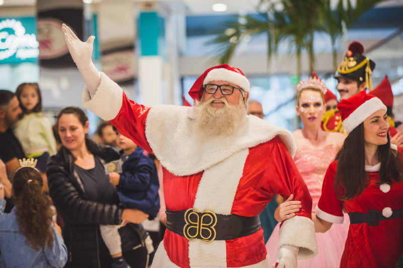 {'nm_midia_inter_thumb1':'https://www.jornaldocomercio.com/_midias/jpg/2022/11/10/206x137/1_minuto_varejo_natal_parkshopping_canoas_jornal_do_comercio__3_-9835234.jpg', 'id_midia_tipo':'2', 'id_tetag_galer':'', 'id_midia':'636d1ef421b93', 'cd_midia':9835234, 'ds_midia_link': 'https://www.jornaldocomercio.com/_midias/jpg/2022/11/10/minuto_varejo_natal_parkshopping_canoas_jornal_do_comercio__3_-9835234.jpg', 'ds_midia': 'Minuto Varejo - Natal em shopping center - ParkShopping Canoas - papai noel - lazer - compras - consumo  ', 'ds_midia_credi': 'PEDRO TESCH/DIVULGA&Ccedil;&Atilde;O/JC', 'ds_midia_titlo': 'Minuto Varejo - Natal em shopping center - ParkShopping Canoas - papai noel - lazer - compras - consumo  ', 'cd_tetag': '1', 'cd_midia_w': '800', 'cd_midia_h': '533', 'align': 'Left'}