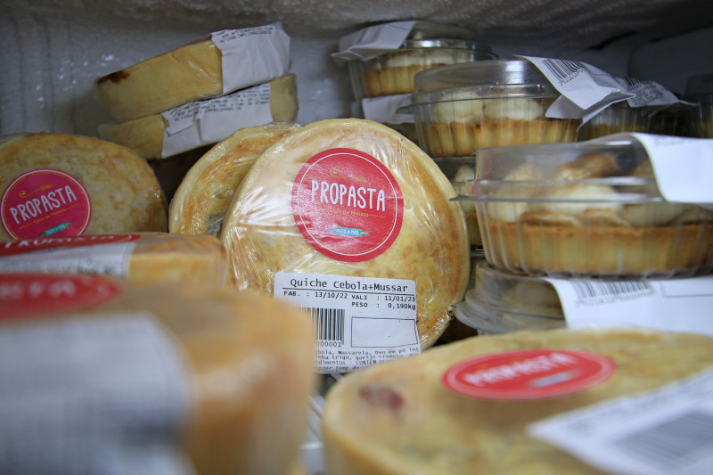 Os itens vendidos no espa&ccedil;o s&atilde;o produzidos pelos s&oacute;cios Foto: LUIZA PRADO/JC