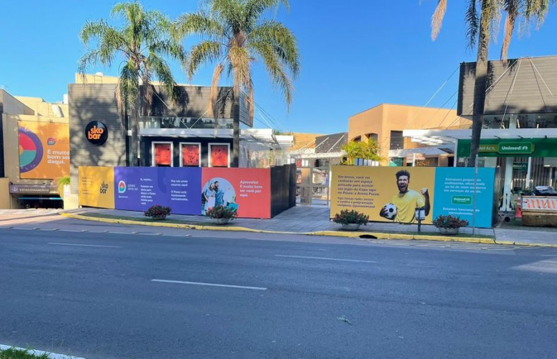 A obra inclui nova fachada para ampliar o acesso ao mall e ainda deque para operação de bar