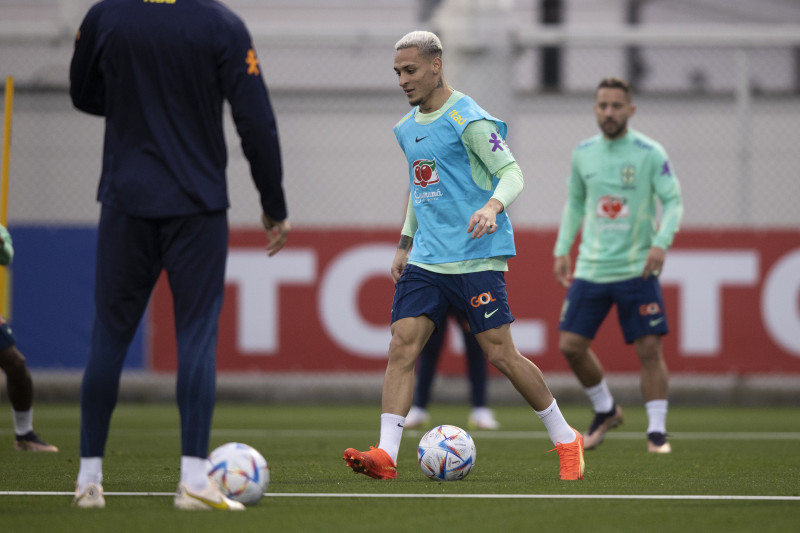 Antony se recuperou de lesão que o tirou dos últimos cinco jogos do Manchester United e foi a campo
