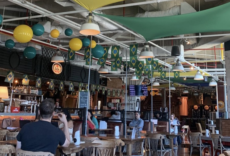 Food hall vai instalar dois telões para transmitir as partidas nos dias de jogos do Brasil