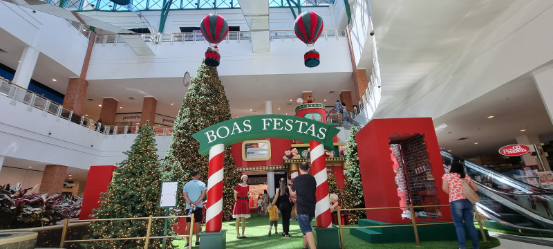 {'nm_midia_inter_thumb1':'https://www.jornaldocomercio.com/_midias/jpg/2022/11/17/206x137/1_minuto_varejo_natal_praia_de_belas_decoracao_jornal_do_comercio-9841292.jpg', 'id_midia_tipo':'2', 'id_tetag_galer':'', 'id_midia':'63760f5ded994', 'cd_midia':9841292, 'ds_midia_link': 'https://www.jornaldocomercio.com/_midias/jpg/2022/11/17/minuto_varejo_natal_praia_de_belas_decoracao_jornal_do_comercio-9841292.jpg', 'ds_midia': 'minuto varejo natal Shopping Center praia de belas decora&ccedil;&atilde;o - Porto Alegre - inf&acirc;ncia - papai noel - crian&ccedil;as - f&aacute;brica de brinquedos', 'ds_midia_credi': 'PATR&Iacute;CIA COMUNELLO/ESPECIAL/JC', 'ds_midia_titlo': 'minuto varejo natal Shopping Center praia de belas decora&ccedil;&atilde;o - Porto Alegre - inf&acirc;ncia - papai noel - crian&ccedil;as - f&aacute;brica de brinquedos', 'cd_tetag': '1', 'cd_midia_w': '800', 'cd_midia_h': '360', 'align': 'Left'}