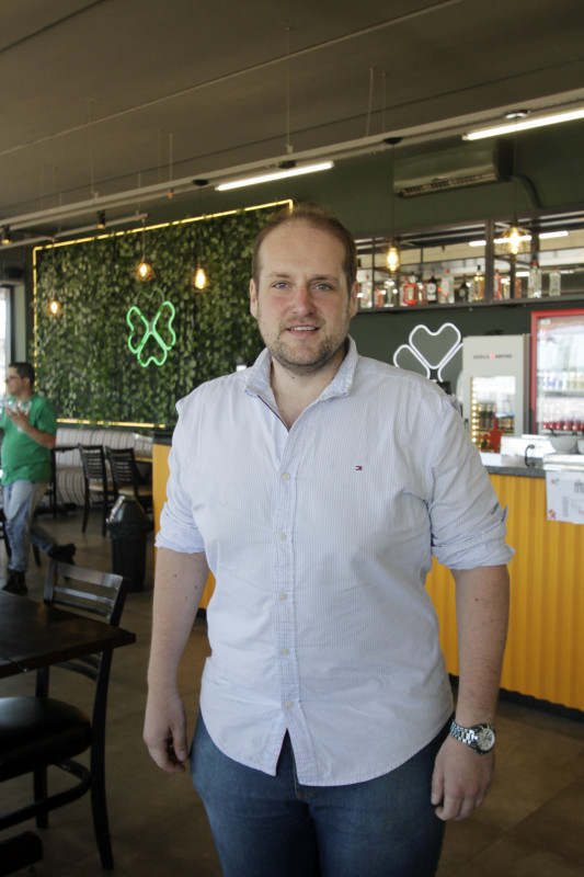 Francinei Bonato, do restaurante Amuleto, no Center Kan - GE nos bairros - Restinga -   Foto: ISABELLE RIEGER/JC