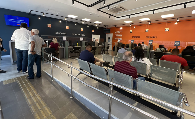 {'nm_midia_inter_thumb1':'https://www.jornaldocomercio.com/_midias/jpg/2022/11/18/206x137/1_minuto_varejo_super_feirao_zero_divida_negociacao_debitos_porto_alegre_jornal_do_comercio_2-9842599.jpg', 'id_midia_tipo':'2', 'id_tetag_galer':'', 'id_midia':'6377b6b46e3a0', 'cd_midia':9842599, 'ds_midia_link': 'https://www.jornaldocomercio.com/_midias/jpg/2022/11/18/minuto_varejo_super_feirao_zero_divida_negociacao_debitos_porto_alegre_jornal_do_comercio_2-9842599.jpg', 'ds_midia': 'minuto varejo - super feirão zero dívida - CDL Porto Alegre - CDL-POA negociação de débitos - inadimplentes - Ceacon - consumo - atrasados ', 'ds_midia_credi': 'PATRÍCIA COMUNELLO/ESPECIAL/JC', 'ds_midia_titlo': 'minuto varejo - super feirão zero dívida - CDL Porto Alegre - CDL-POA negociação de débitos - inadimplentes - Ceacon - consumo - atrasados ', 'cd_tetag': '1', 'cd_midia_w': '800', 'cd_midia_h': '489', 'align': 'Left'}