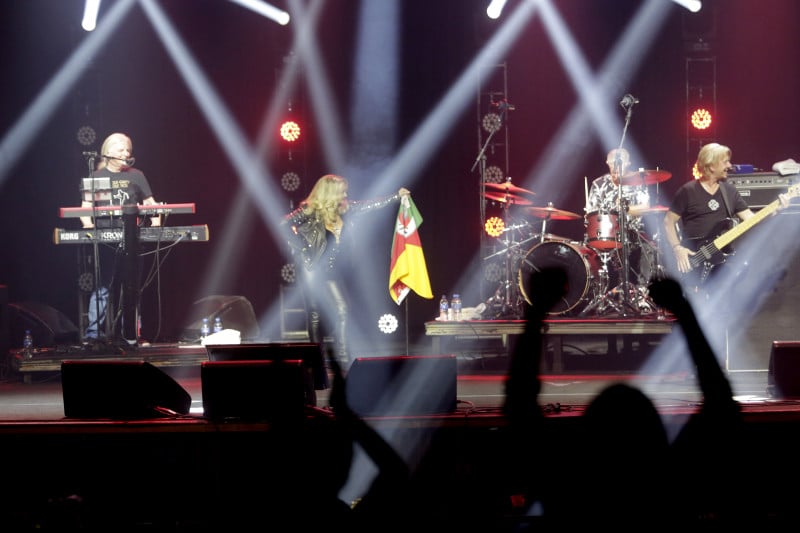Bonnie abriu bandeira do Rio Grande do Sul e foi chamada de gaúcha
