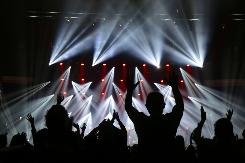 Público foi bastante participativo e cantou boa parte do repertório