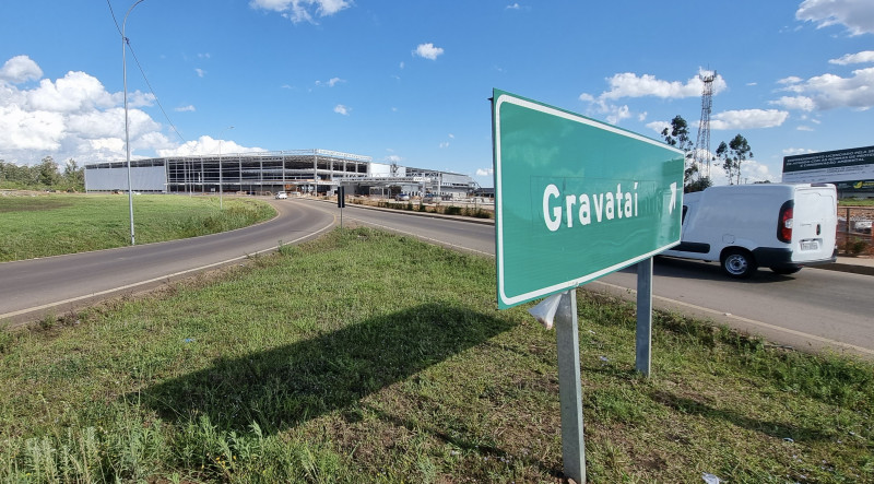 Construção ocupa área em um dos acessos para Gravataí, às margens da freeway 