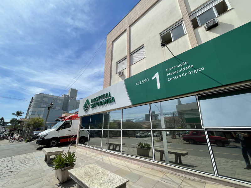 Placas serão expostas no telhado do bloco B e servirão de estrutura e cobertura para o estacionamento 