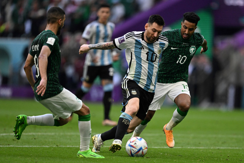 A Arábia Saudita derrotou a Argentina, de virada, por 2 a 1