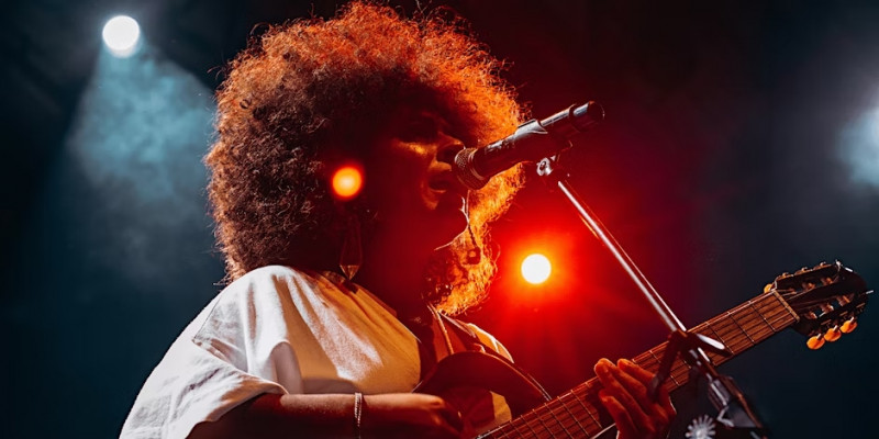 Apresentação acontece neste sábado, às 19h, e traz dois discos da artista no repertório
