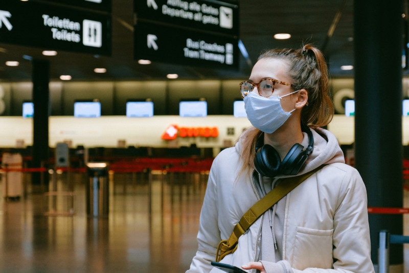 Máscara volta a ser obrigatória em terminais, meios de transporte e outras áreas de aeroportos
