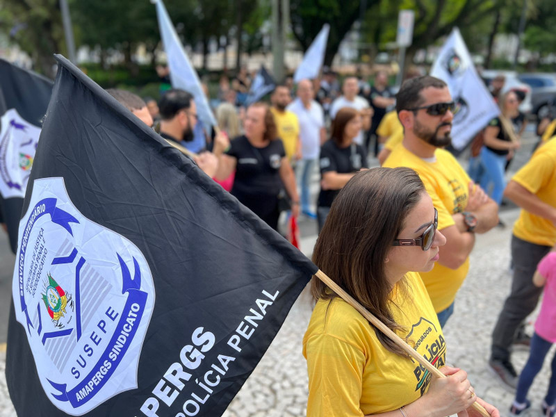 Cerca de 6 mil policiais penais aguardam pela regulação de promoções