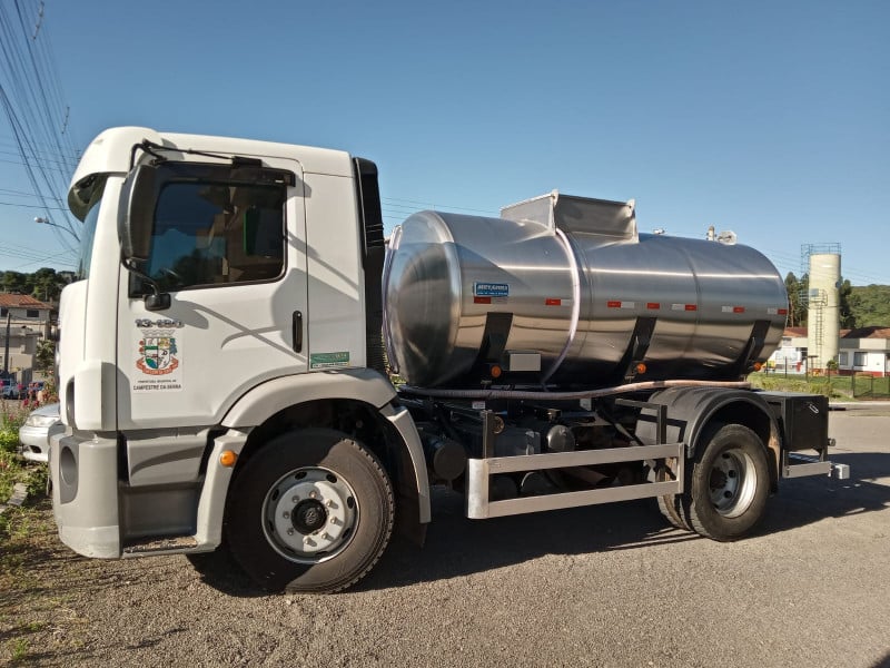  O tanque foi instalado no chassi de um caminhão da Secretaria Municipal de Obras e teve custo de R$ 138 mil.
