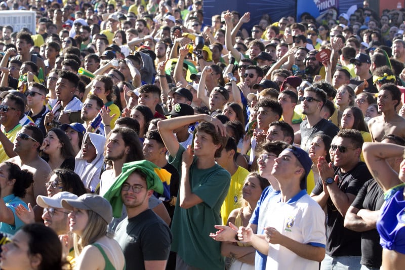 Dois dos três jogos da fase de grupos ocorrerão em dias úteis, as partidas podem coincidir com horários de aula em instituições de ensino