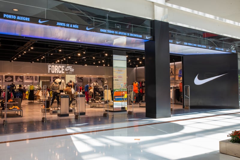Loja da Nike oferece instalações com interação para clientes montarem seu estilo