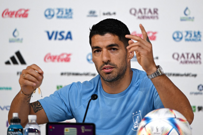 Su&aacute;rez diz que n&atilde;o deve pedir desculpas por ter colocado a m&atilde;o na bola em 2010, j&aacute; que n&atilde;o foi ele quem perdeu o p&ecirc;nalti 