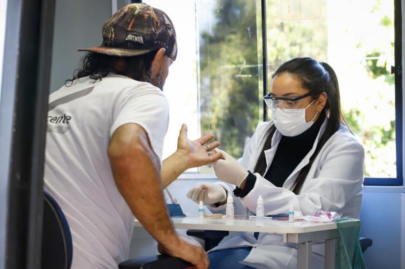 SUS oferece testes rápidos para hepatite B e C, que podem fornecer resultados em até 30 minutos
