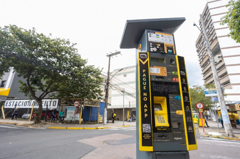 Contrato com a Rek Parking foi finalizado e motoristas não precisam mais pagar para estacionar no Centro