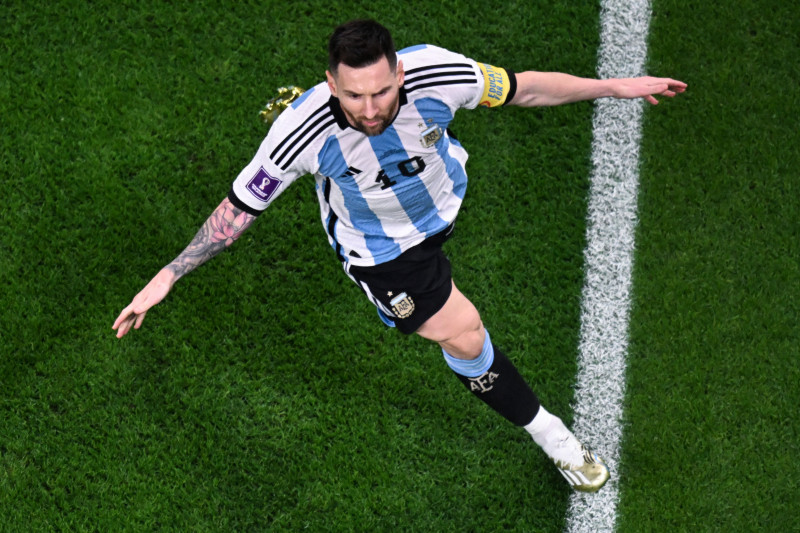 Lionel Messi comemora após marcar o primeiro gol da Argentina contra a Austrália