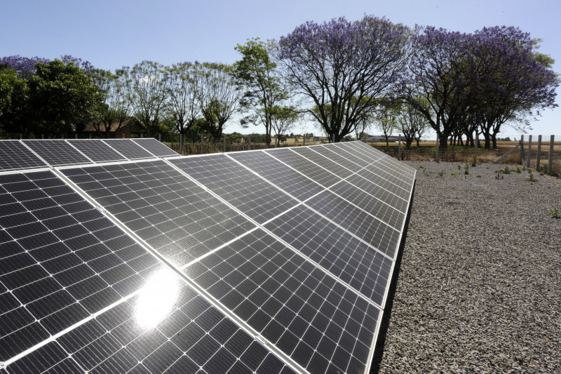 A média de economia, quando se utiliza a energia solar em substituição à elétrica, chega a até 90%